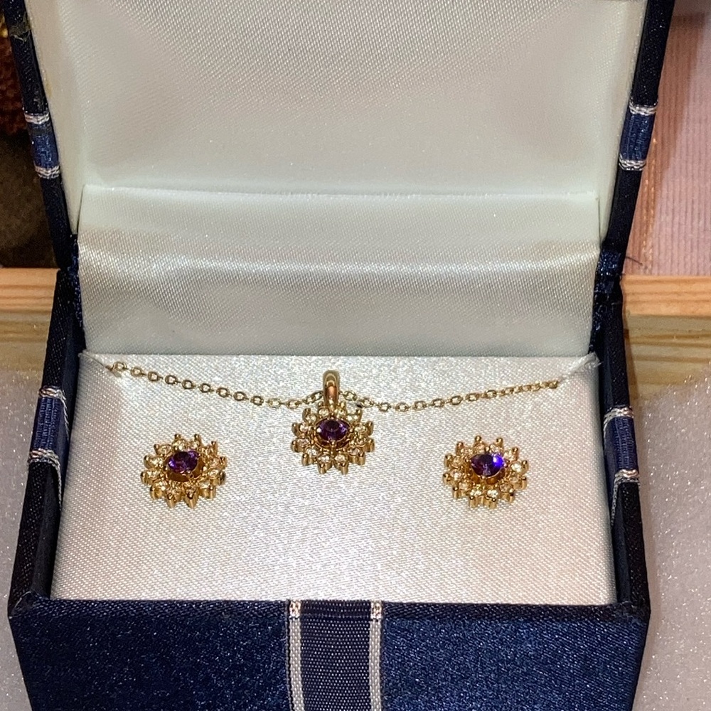 NIB Sparkling Costume Jewelry SET: Matching PENDANT NECKLACE & Pierced EARRINGS